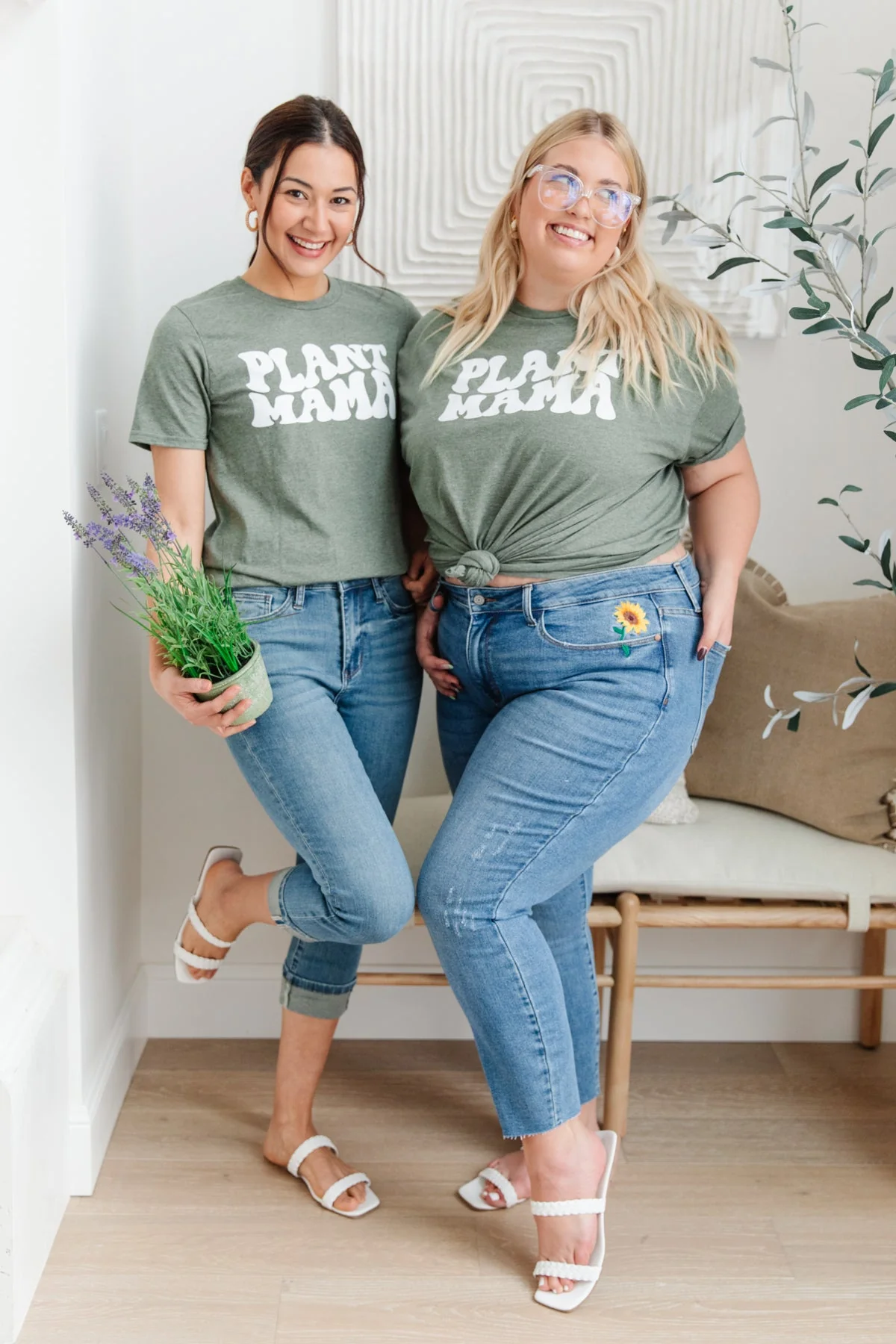 Green Thumb Graphic Tee - Makeswep