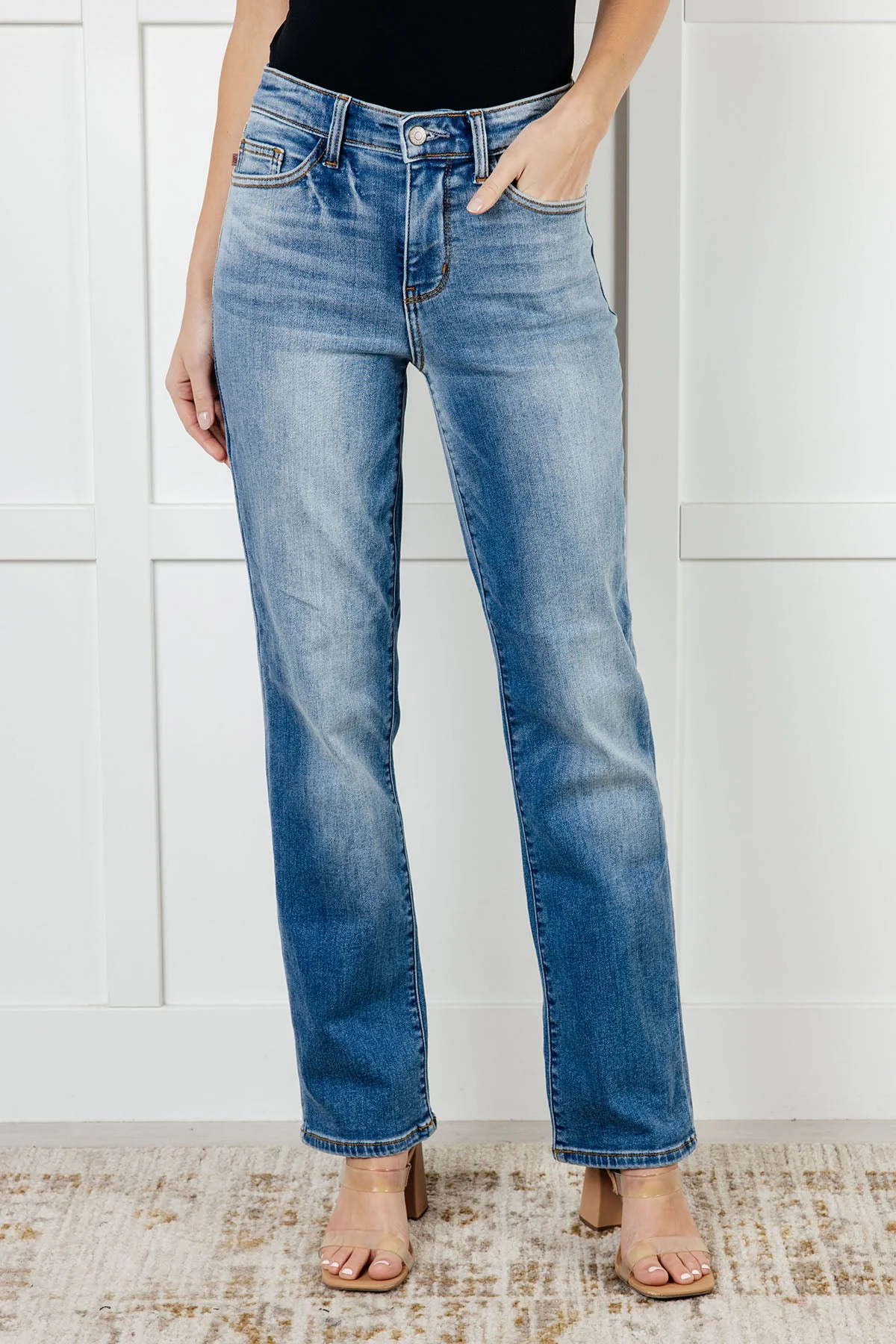 JUDY BLUE Nivea Vintage Wash Thermal Straight Jeans - Makeswep