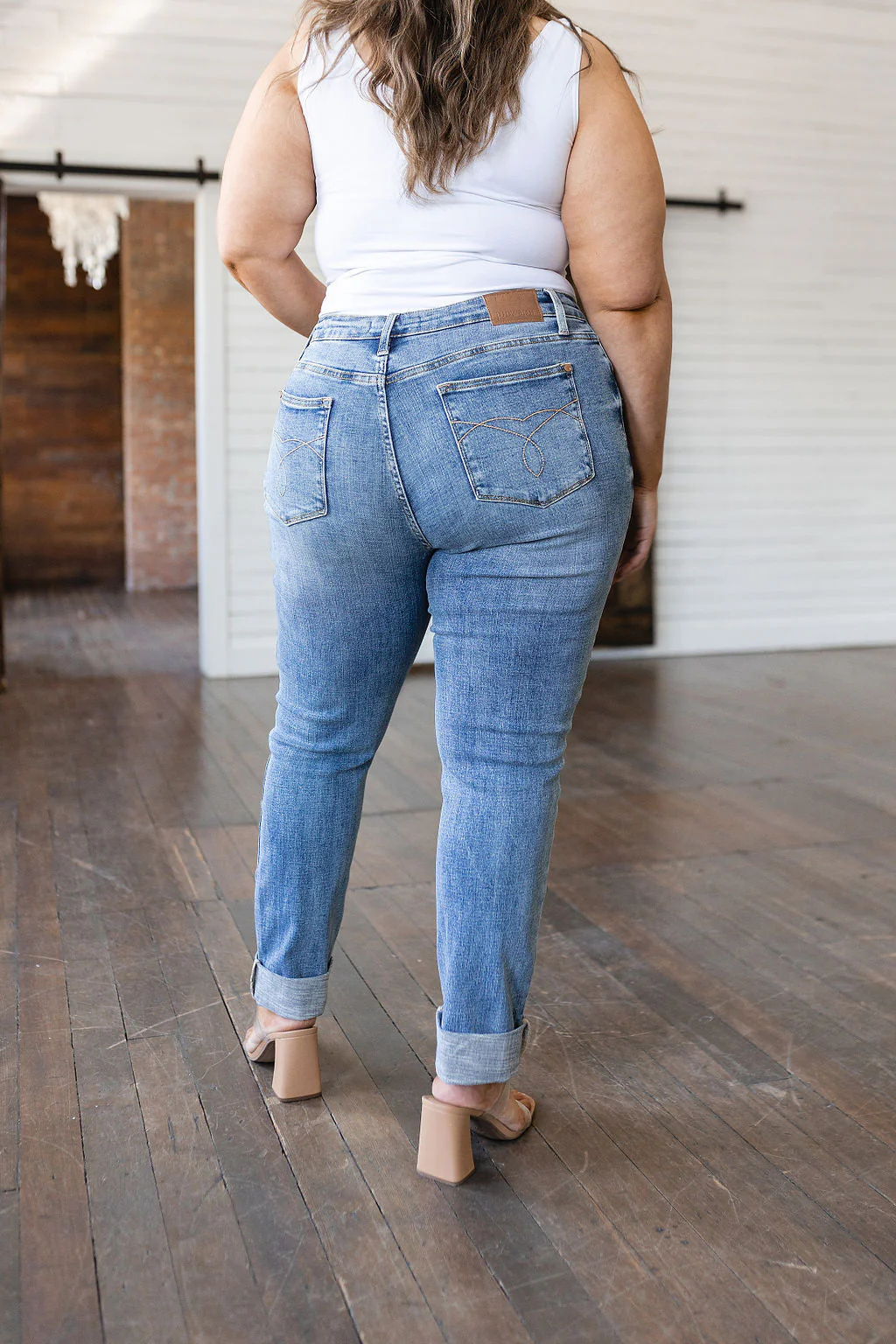 JUDY BLUE Elodie Mid Rise Distressed Boyfriend Jeans - Makeswep