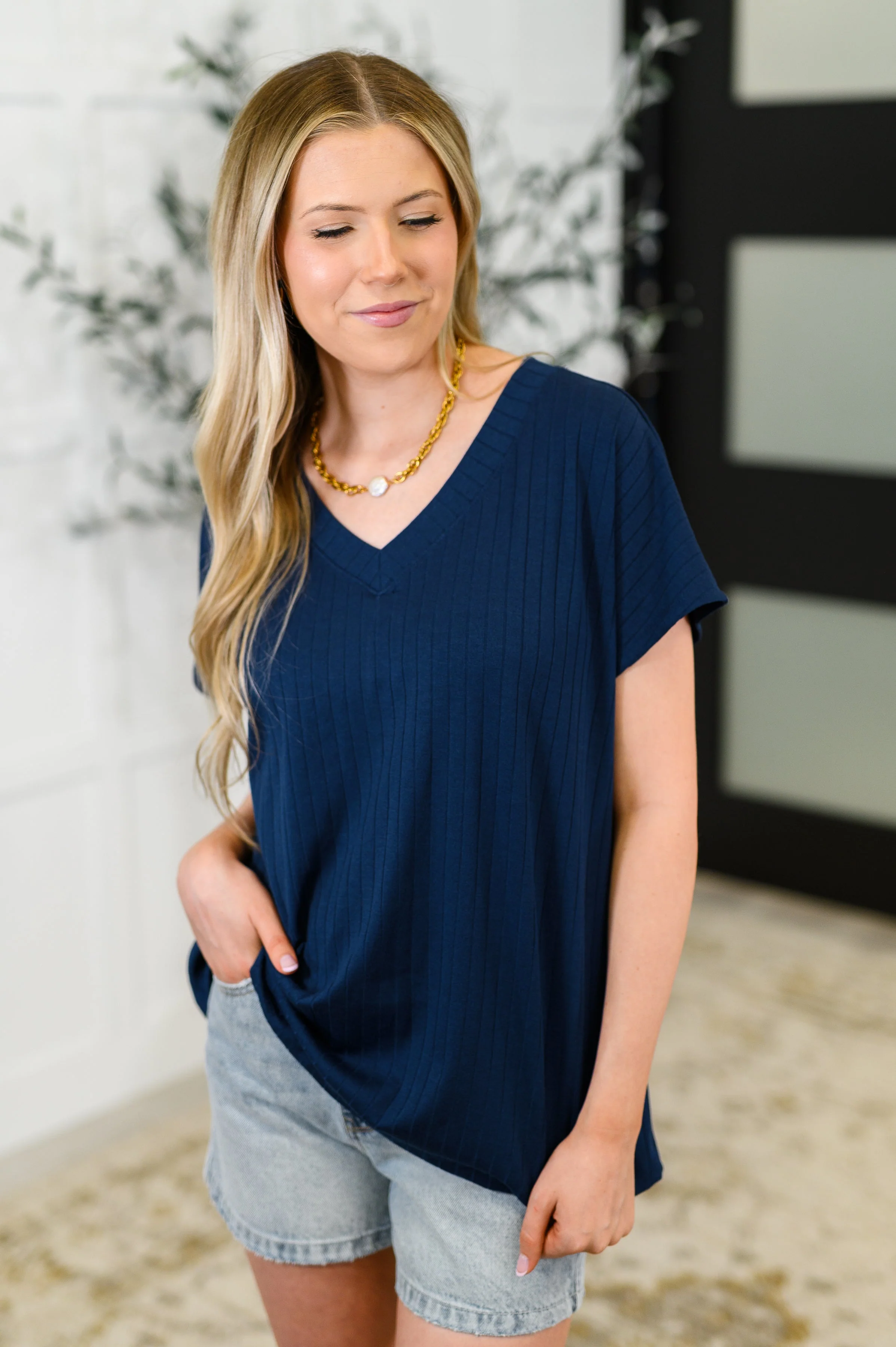 Top Shelf Basic V-Neck Ribbed Tee in Navy - Makeswep