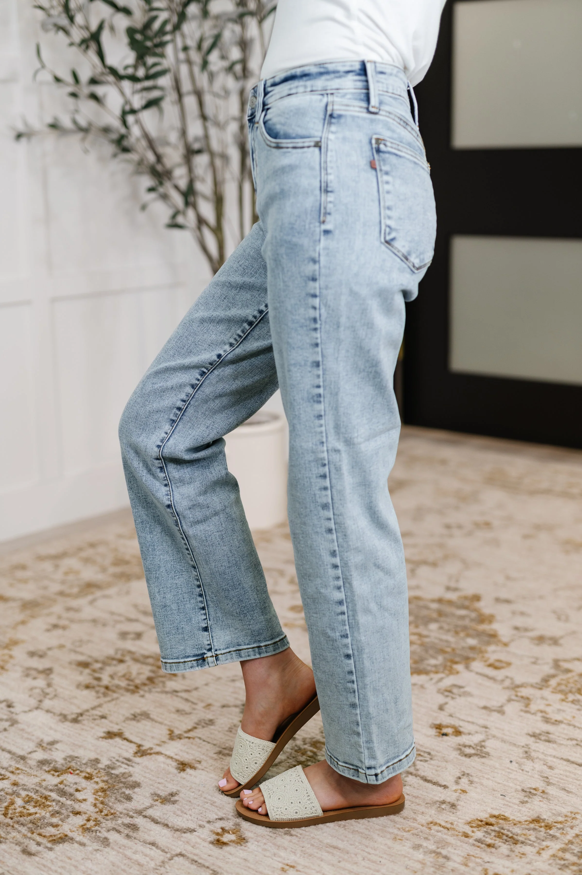 Judy Blue Debbie High Rise Stone Wash Straight Fit Jeans - Makeswep