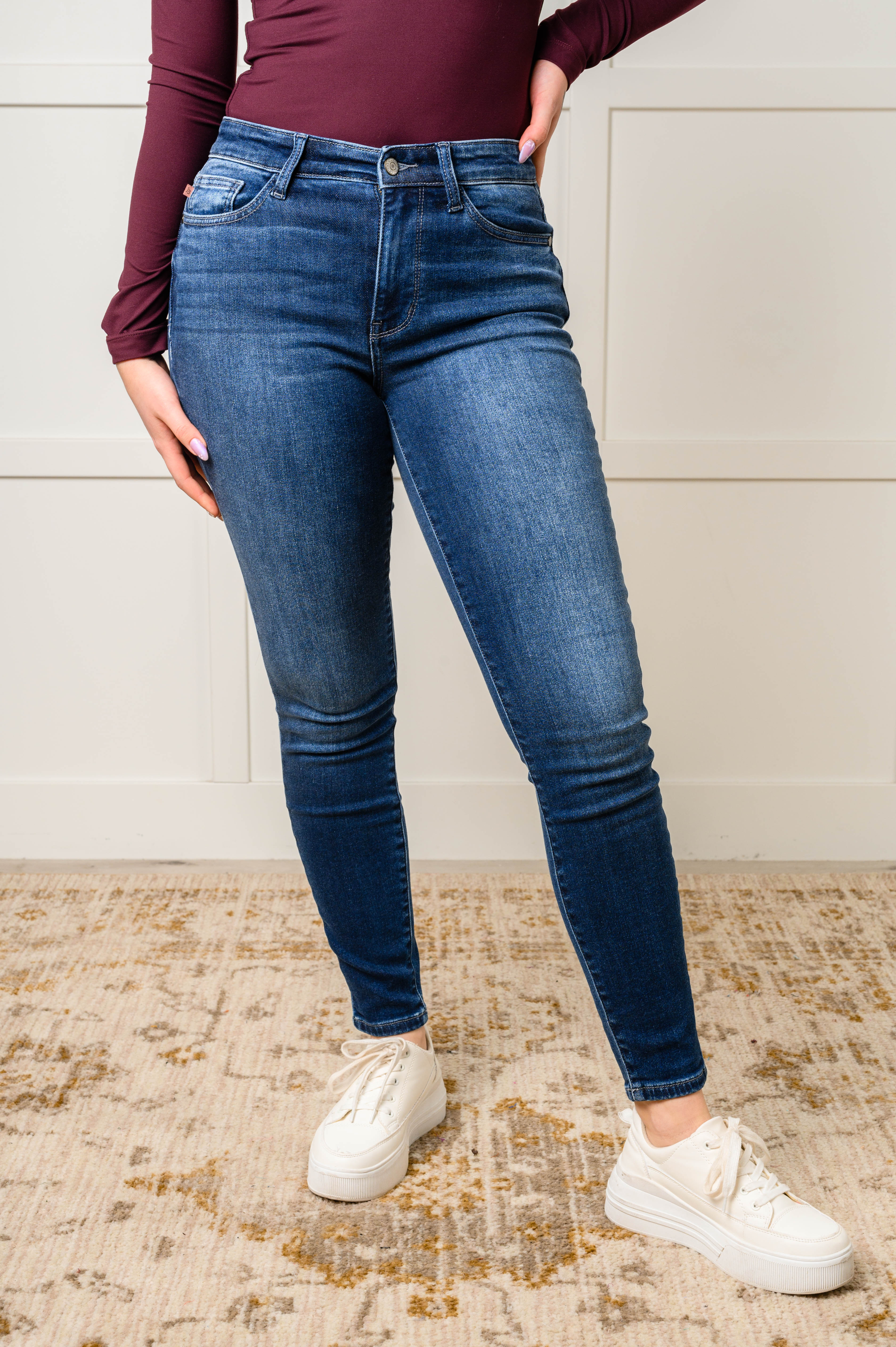 JUDY BLUE Skylar Mid Rise Thermal Vintage Skinny Jean - Makeswep