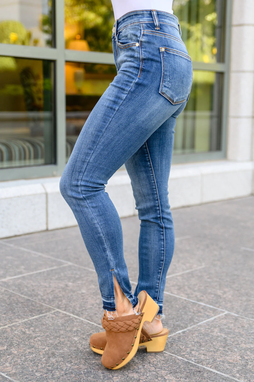 JUDY BLUE Winona Released Hem Side Slit Skinnies - Makeswep