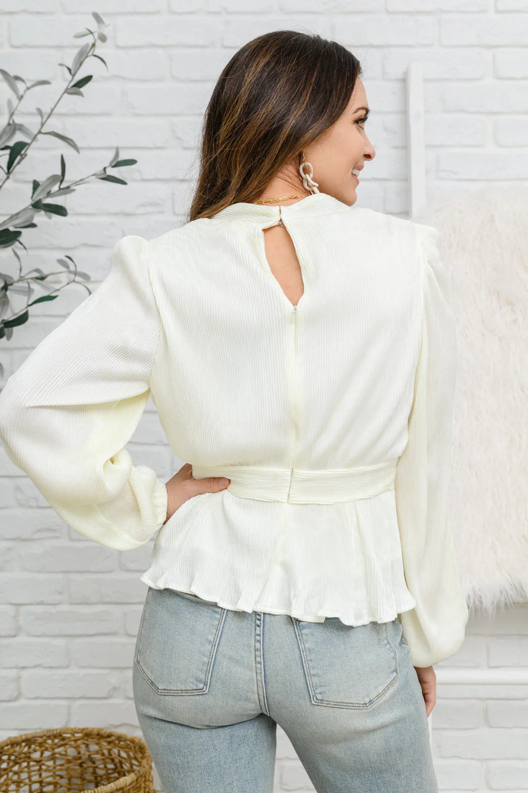 Xanidu Long Sleeve V Neck Blouse in White - Makeswep