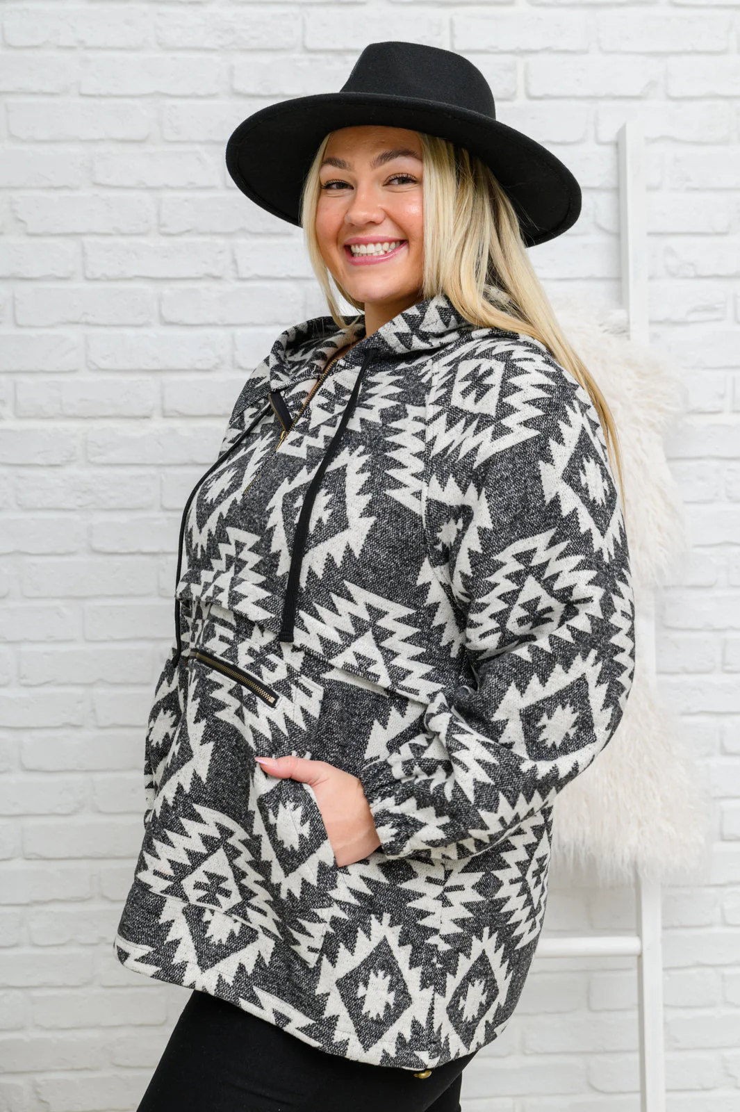 Lounge Day Hoodie in Black & White - Makeswep