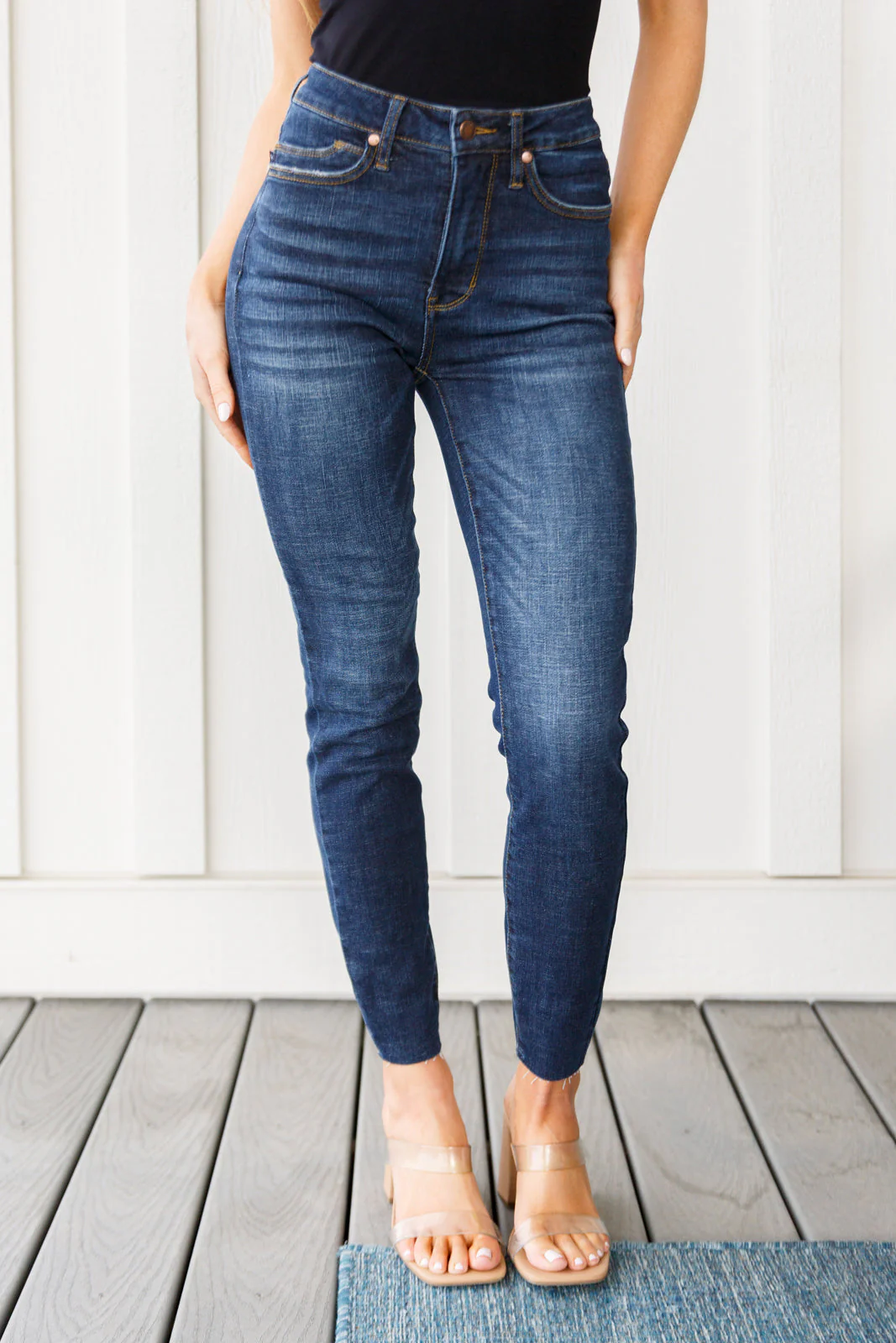 JUDY BLUE Nicole Tummy Control Skinny Jeans - Makeswep