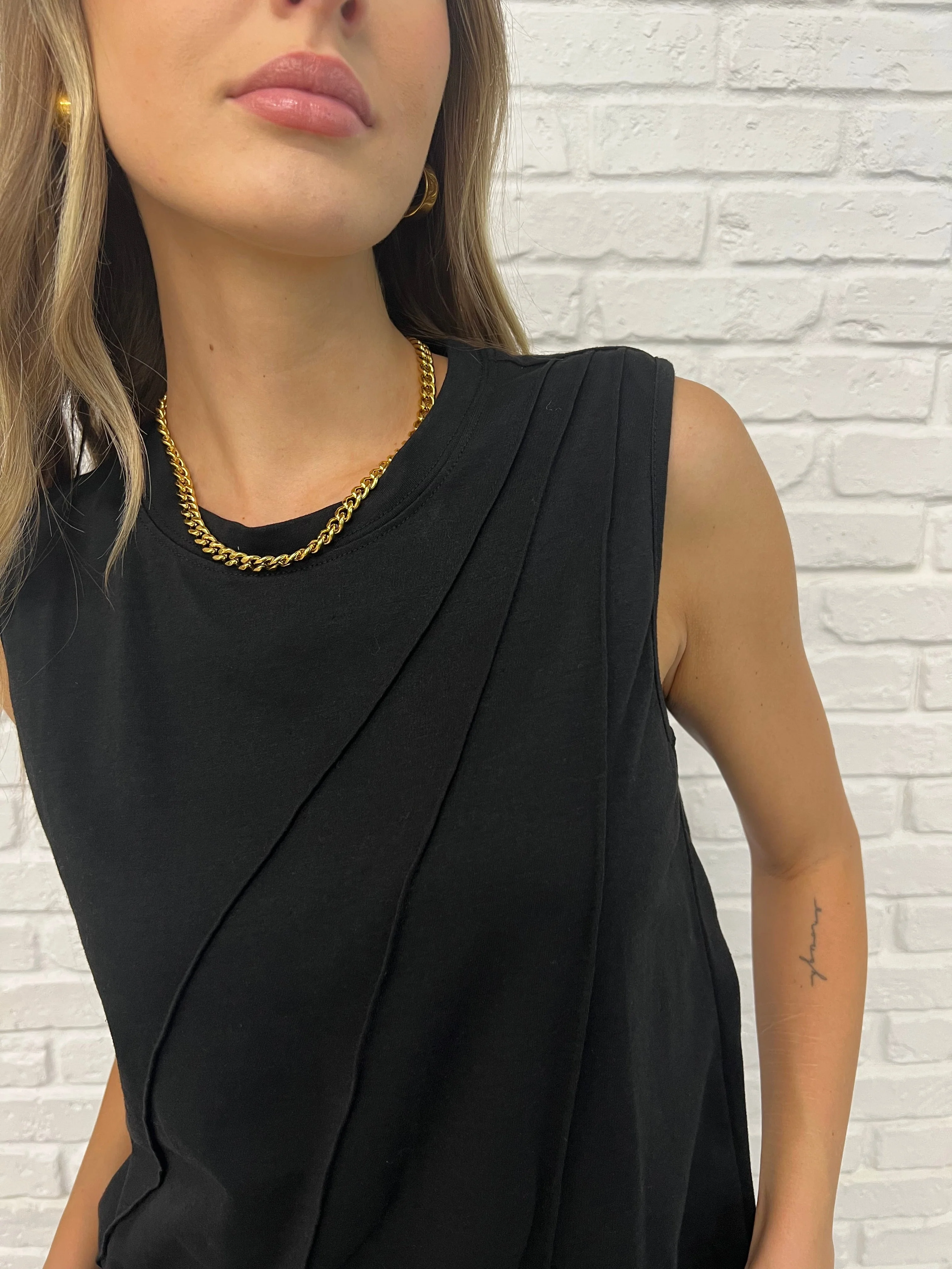 New Normal Pleat Detail Sleeveless Top in Black - Makeswep