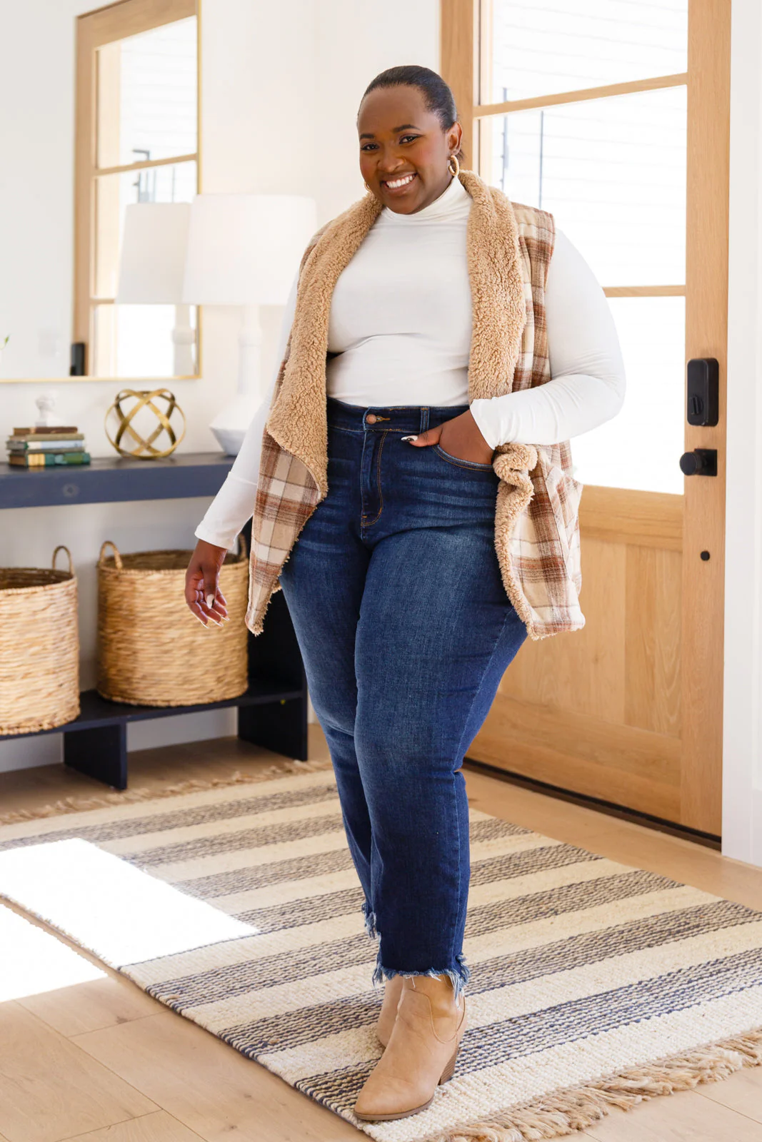 Snug And Stylish Plaid Fur Lined Wide Collar Vest - Makeswep