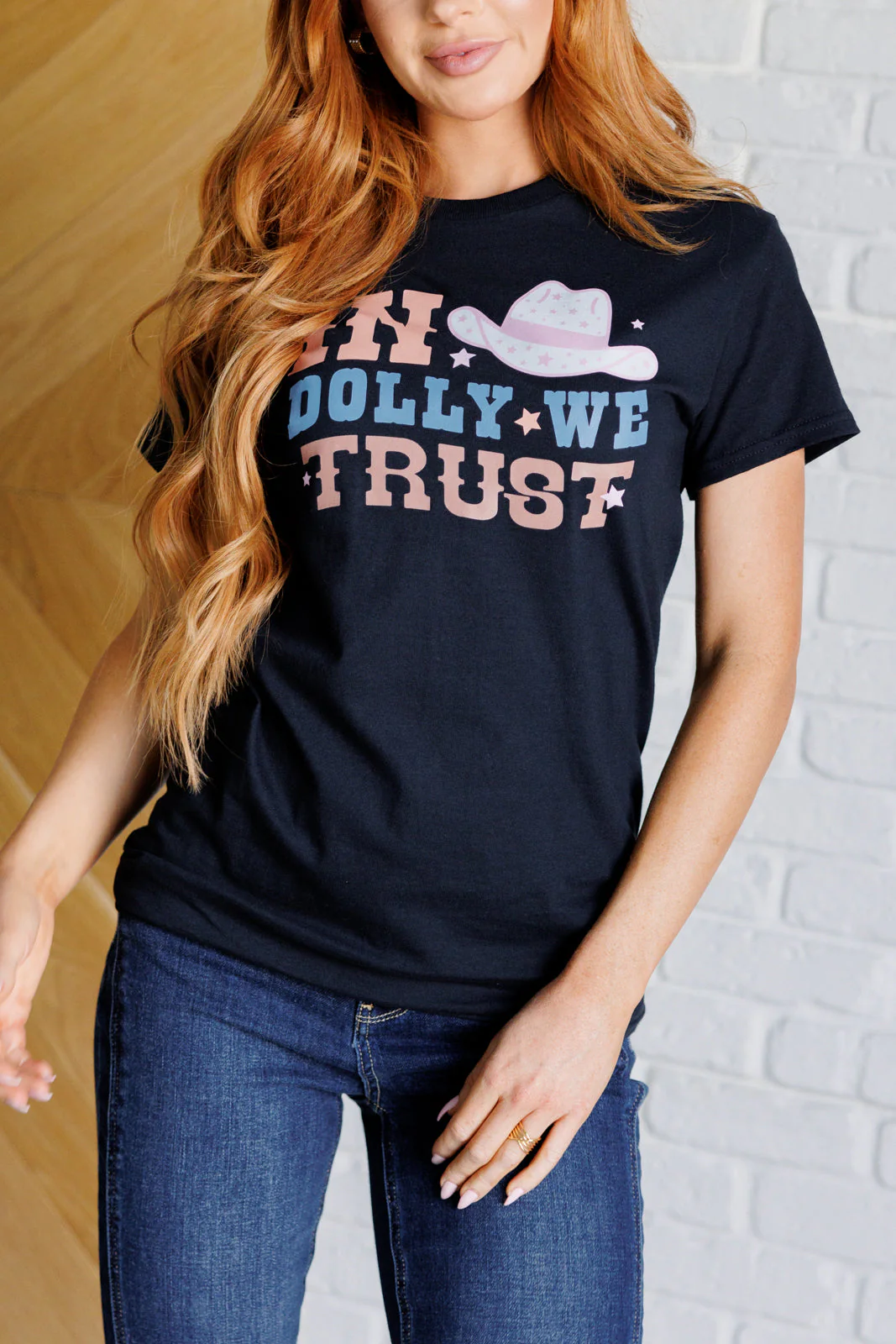 In Dolly We Trust Graphic Tee - Makeswep