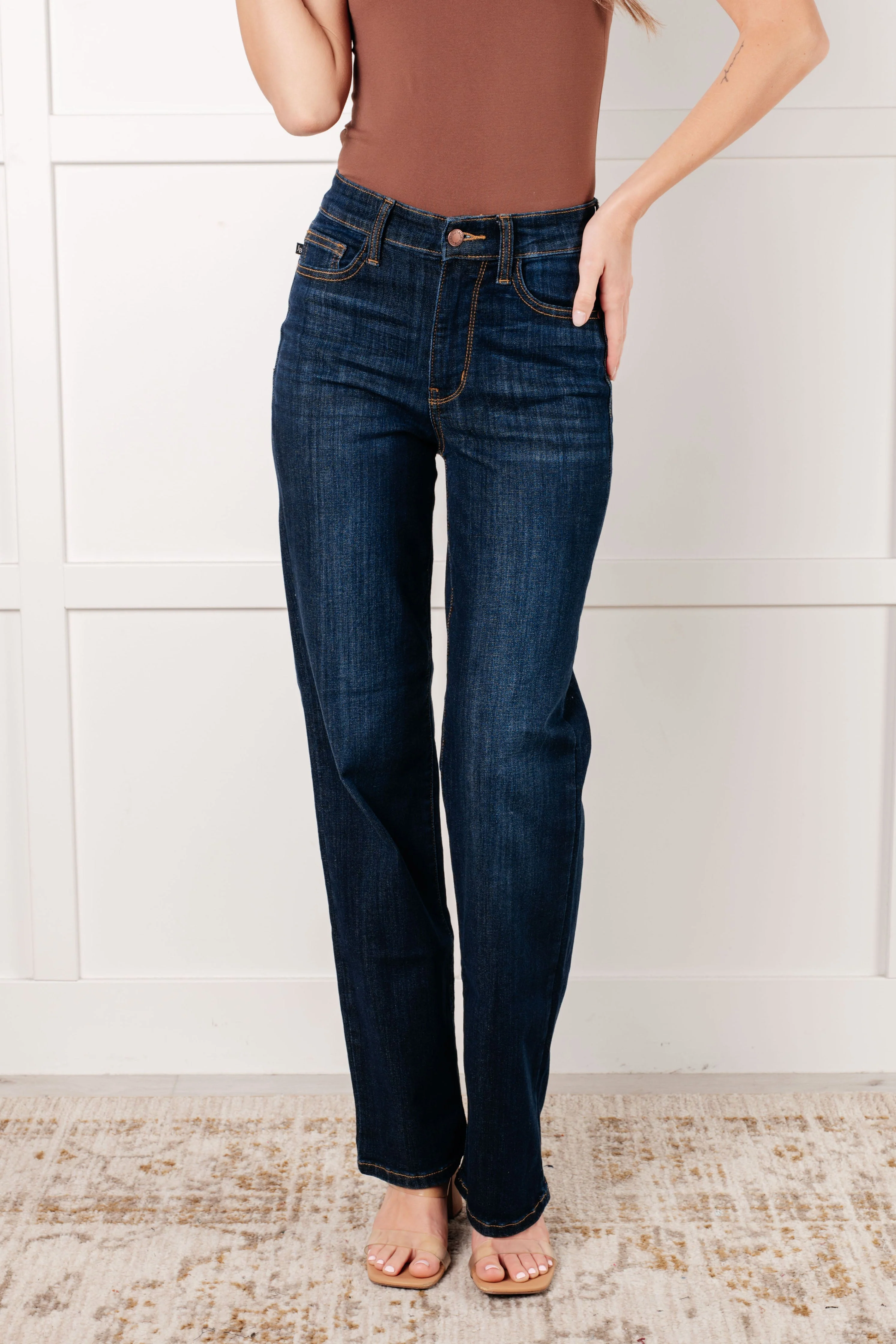 JUDY BLUE Alaina High Rise Classic Straight Jeans - Makeswep