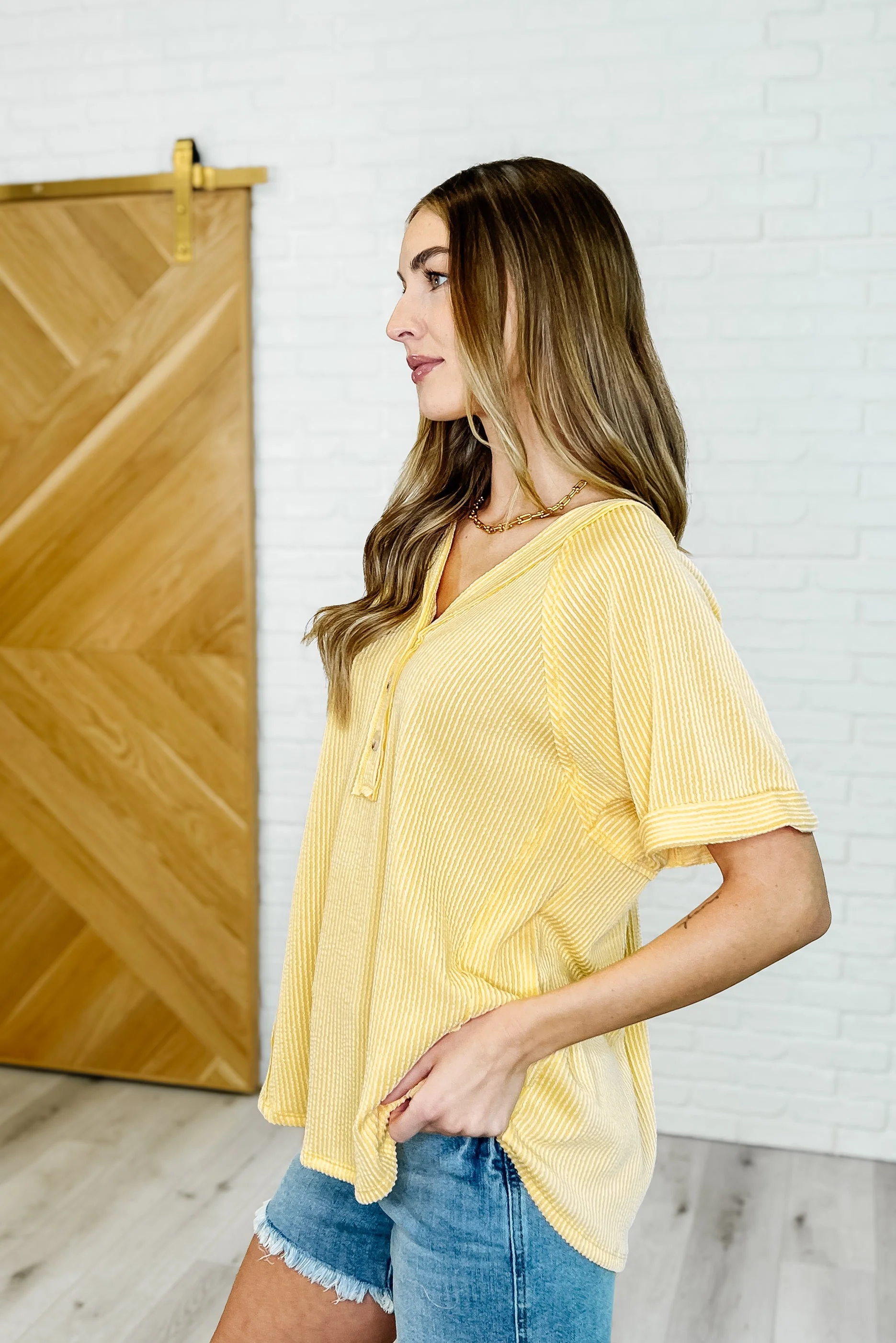 Plain and Sassy V-Neck Tee in Lemonade - Makeswep