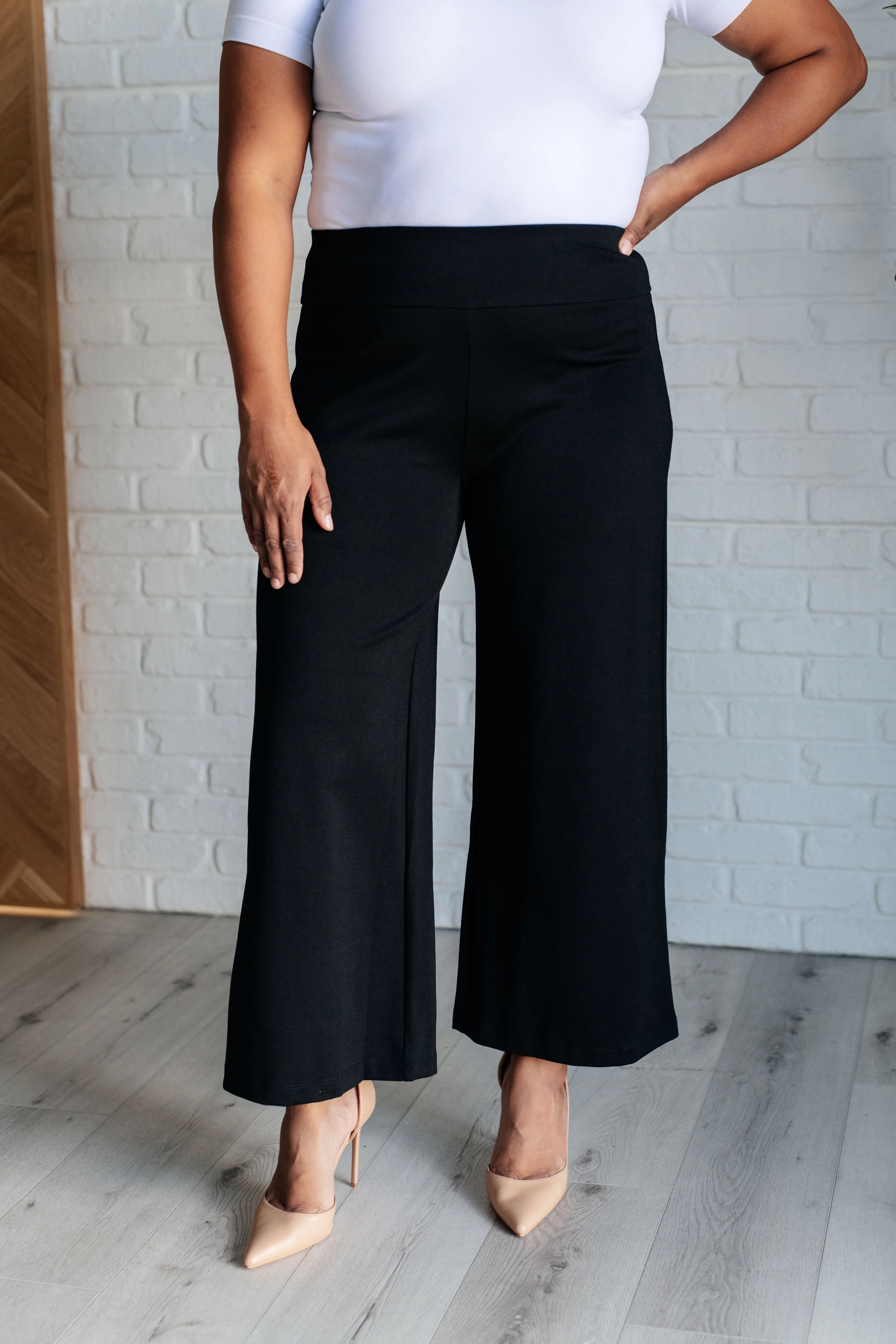 Magic Wide Leg Crop Pants in Black - Makeswep