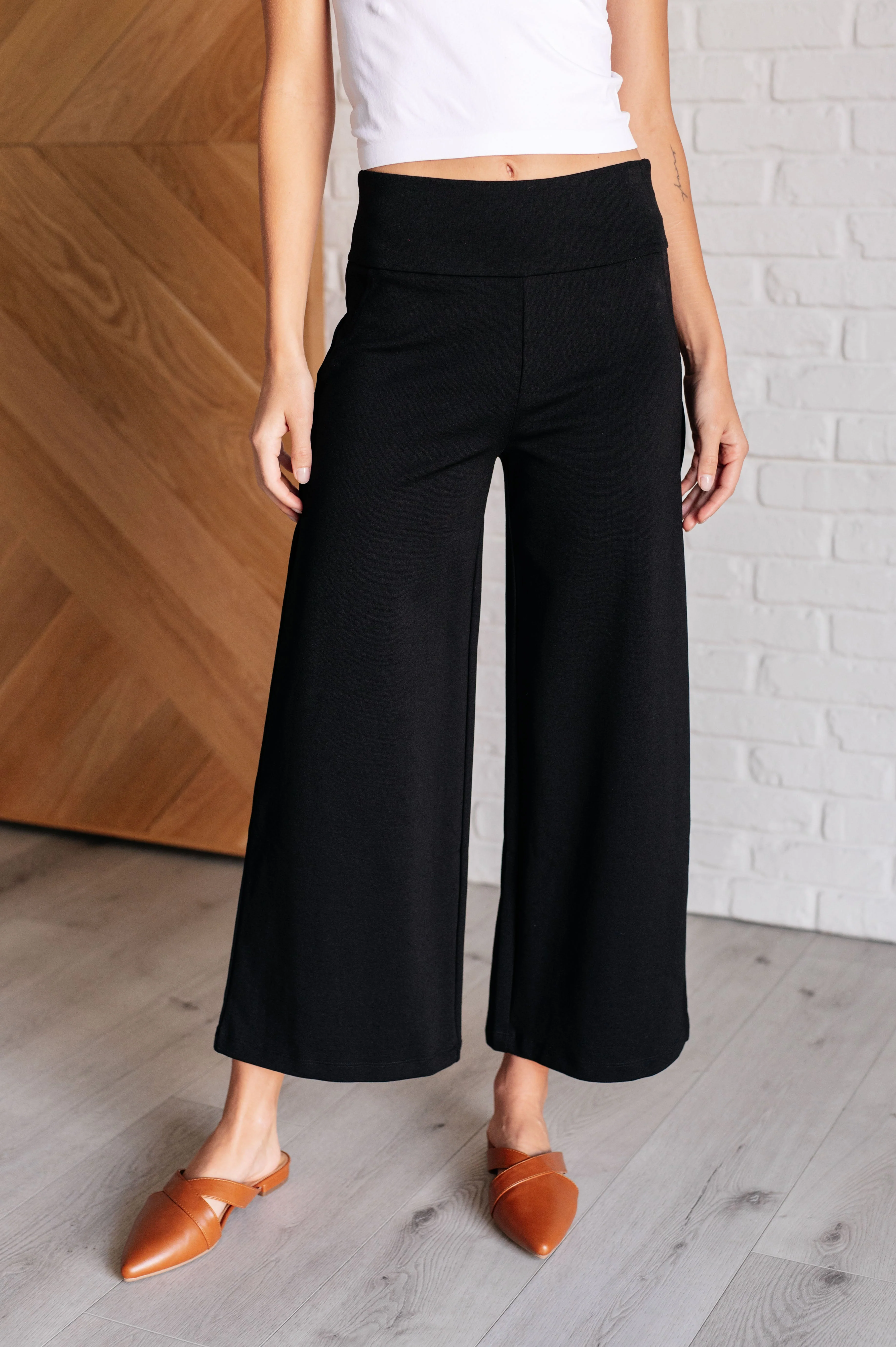 Magic Wide Leg Crop Pants in Black - Makeswep