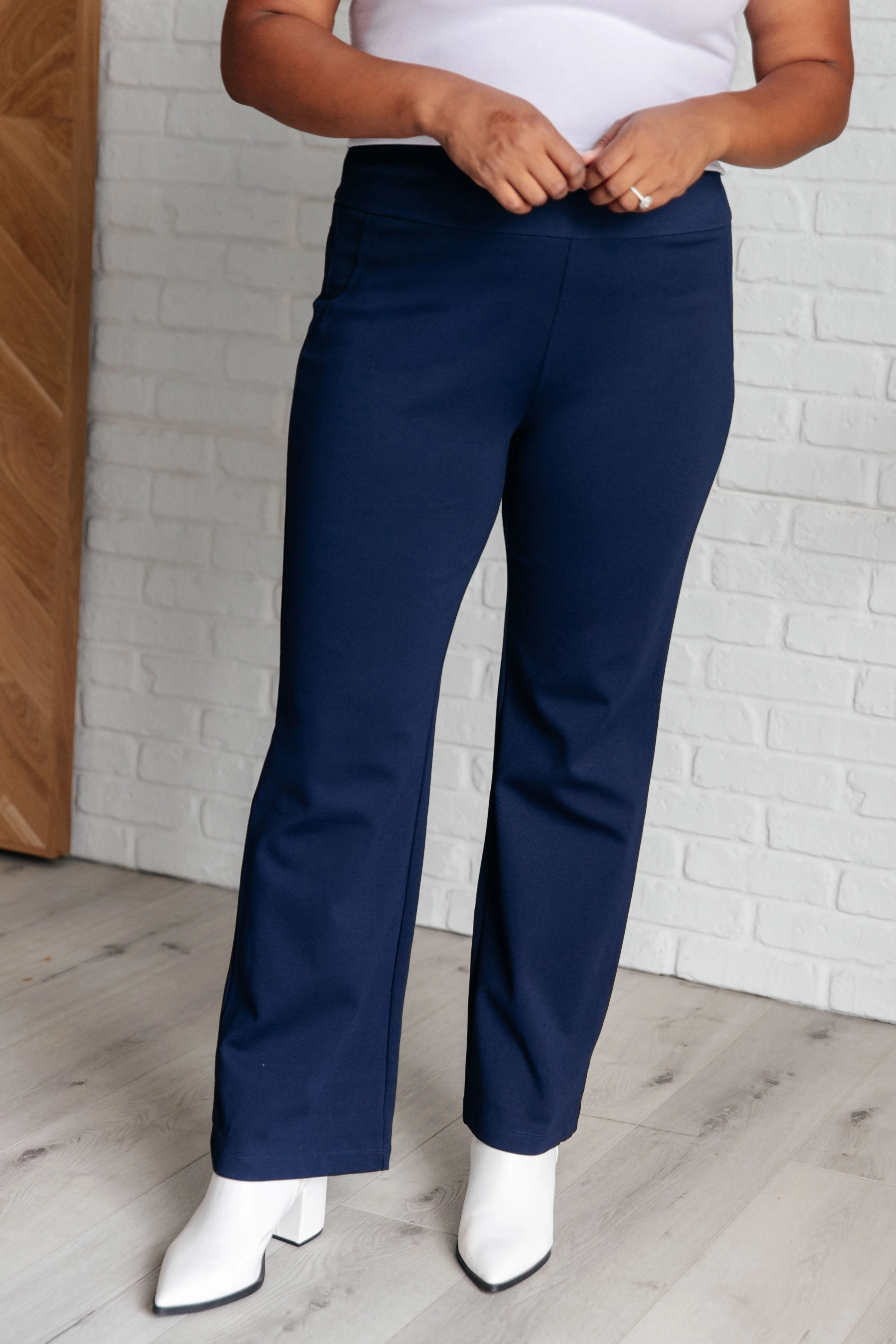 Magic Straight Pants in Navy - Makeswep