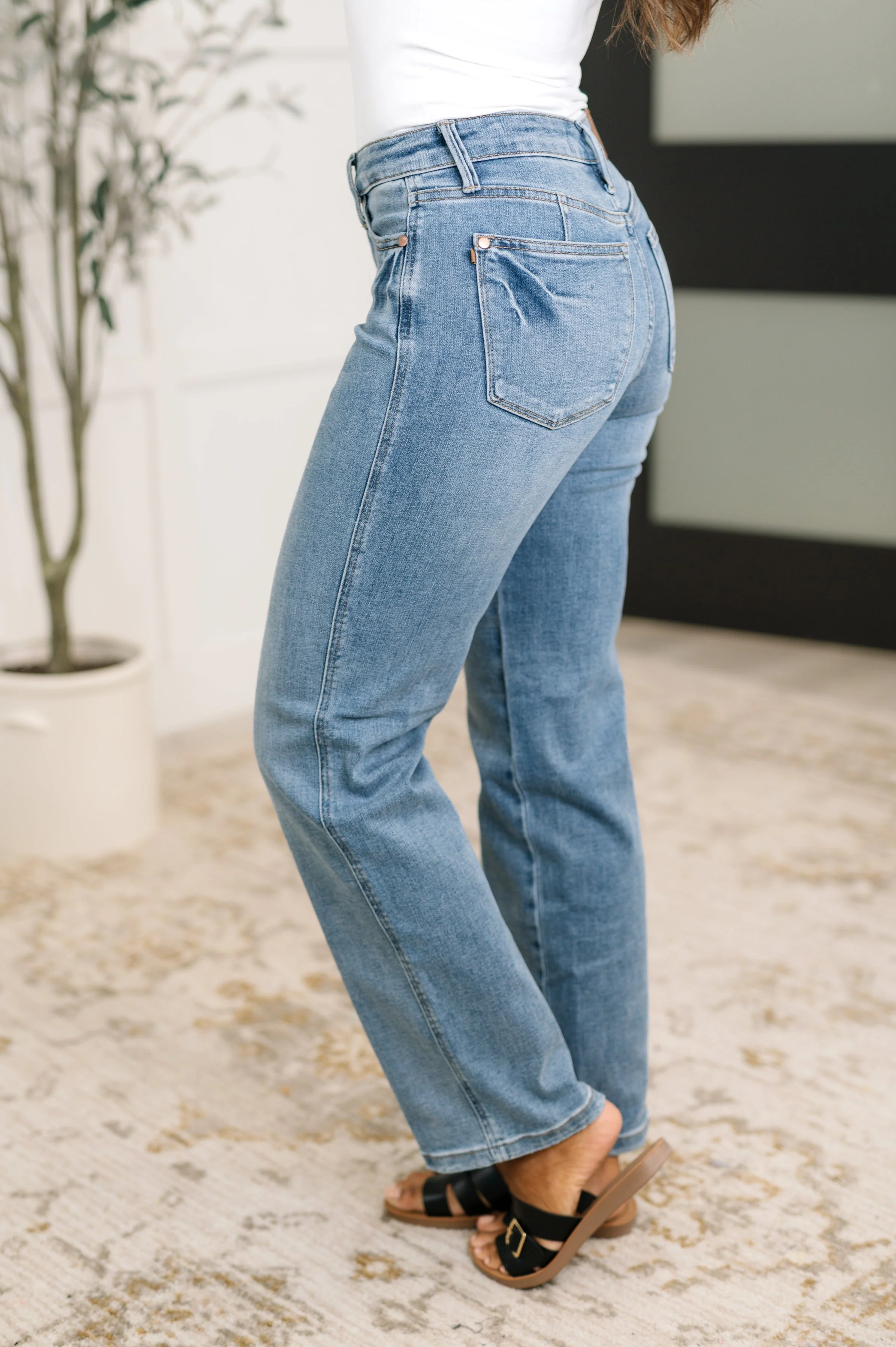 Judy Blue Corrine Mid Rise Vintage Straight Jeans *Tummy Control* - Makeswep