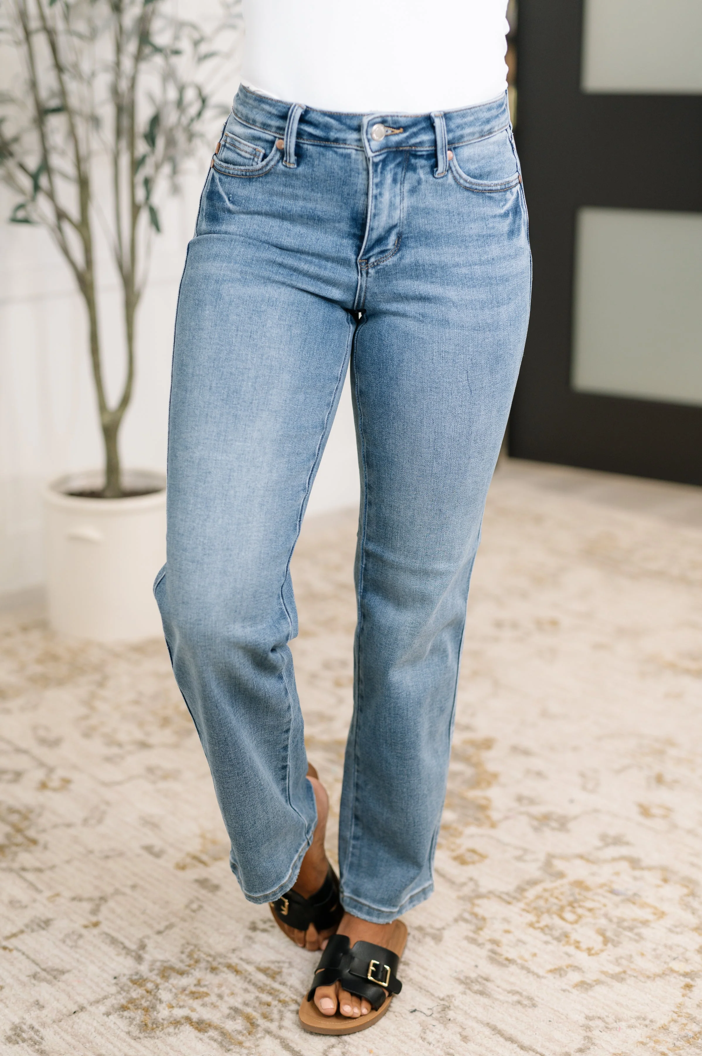 Judy Blue Corrine Mid Rise Vintage Straight Jeans *Tummy Control* - Makeswep