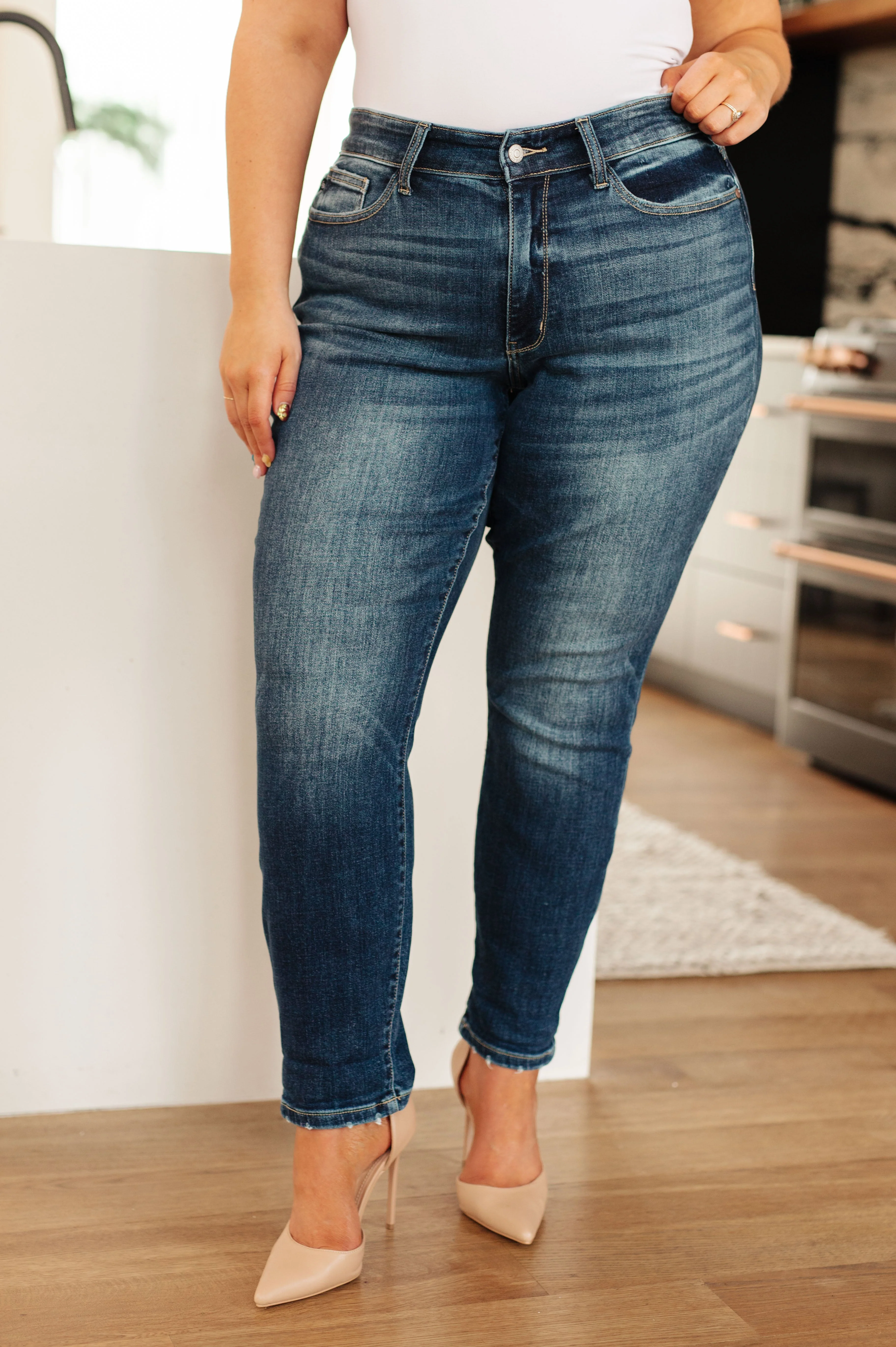 JUDY BLUE London Midrise Cuffed Boyfriend Jeans - Makeswep