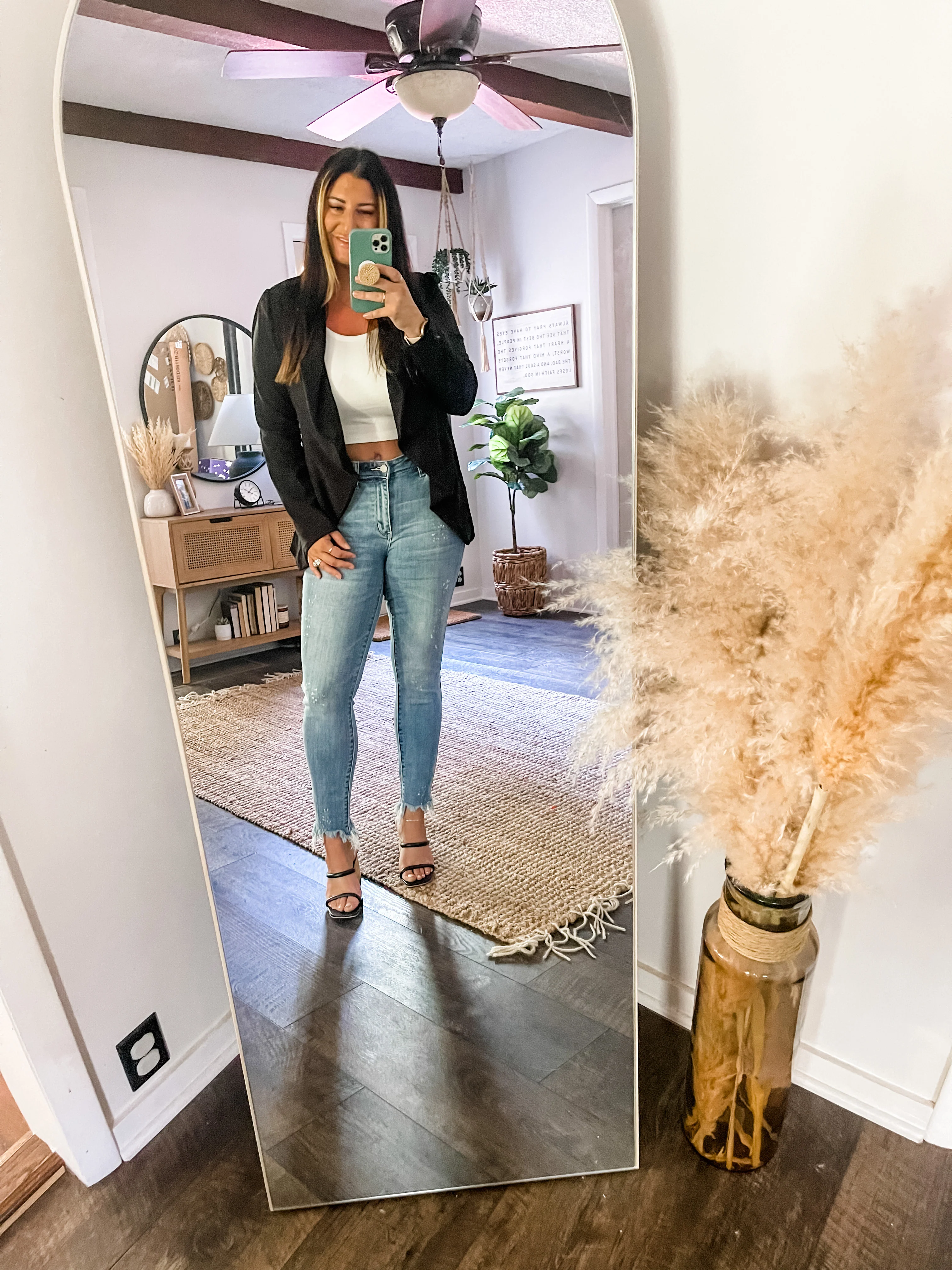 JUDY BLUE Kandis Mid-Rise Bleach Splash Jeans - Makeswep