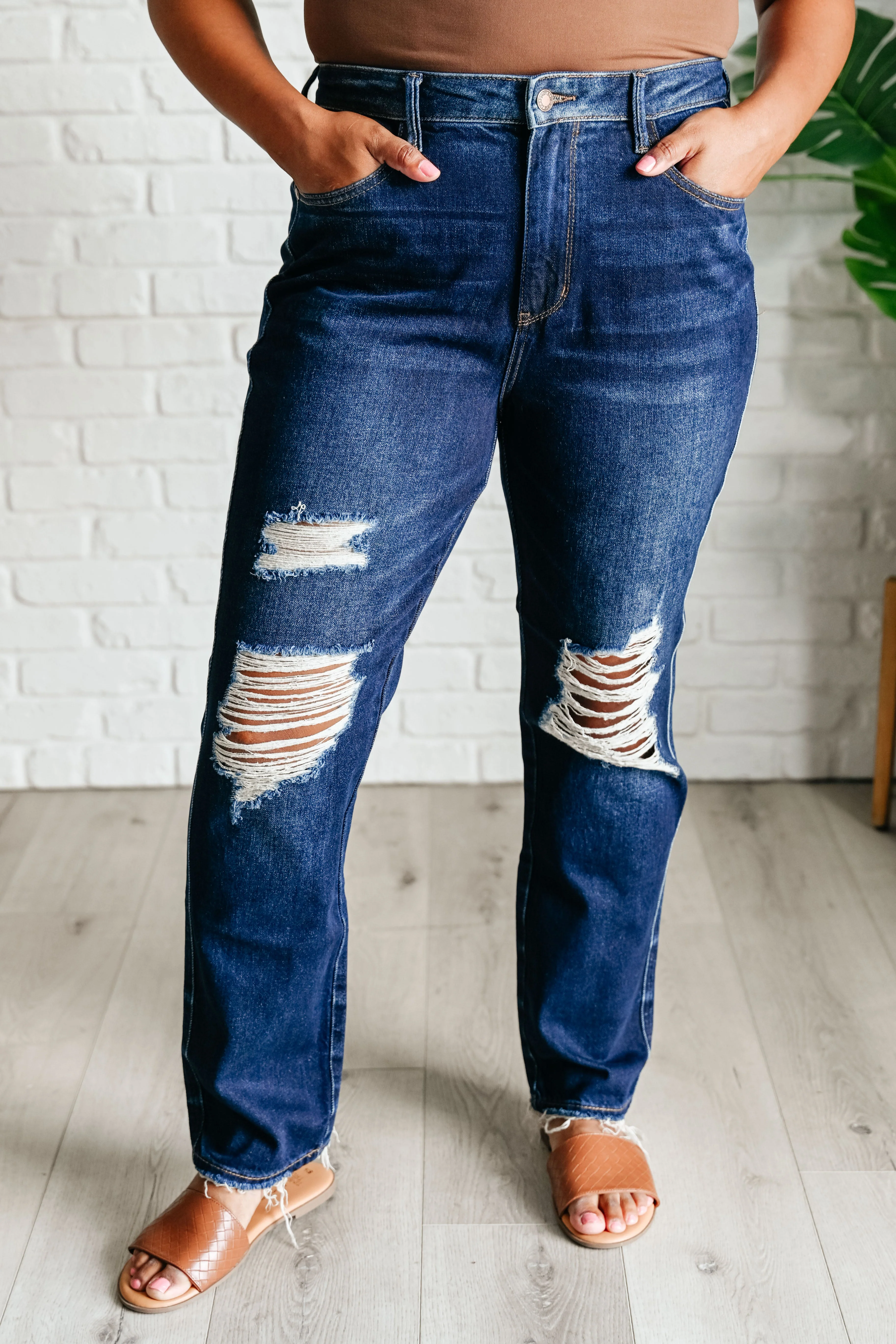 JUDY BLUE Montana High Rise Rigid Magic Distressed Straight Jeans - Makeswep