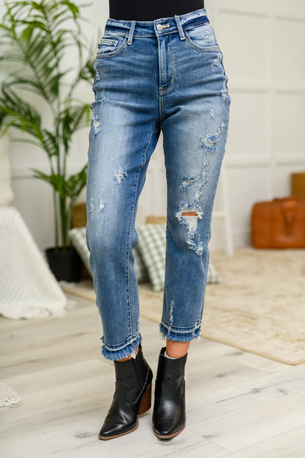 JUDY BLUE Harley Distressed Ankle Hem Jeans - Makeswep