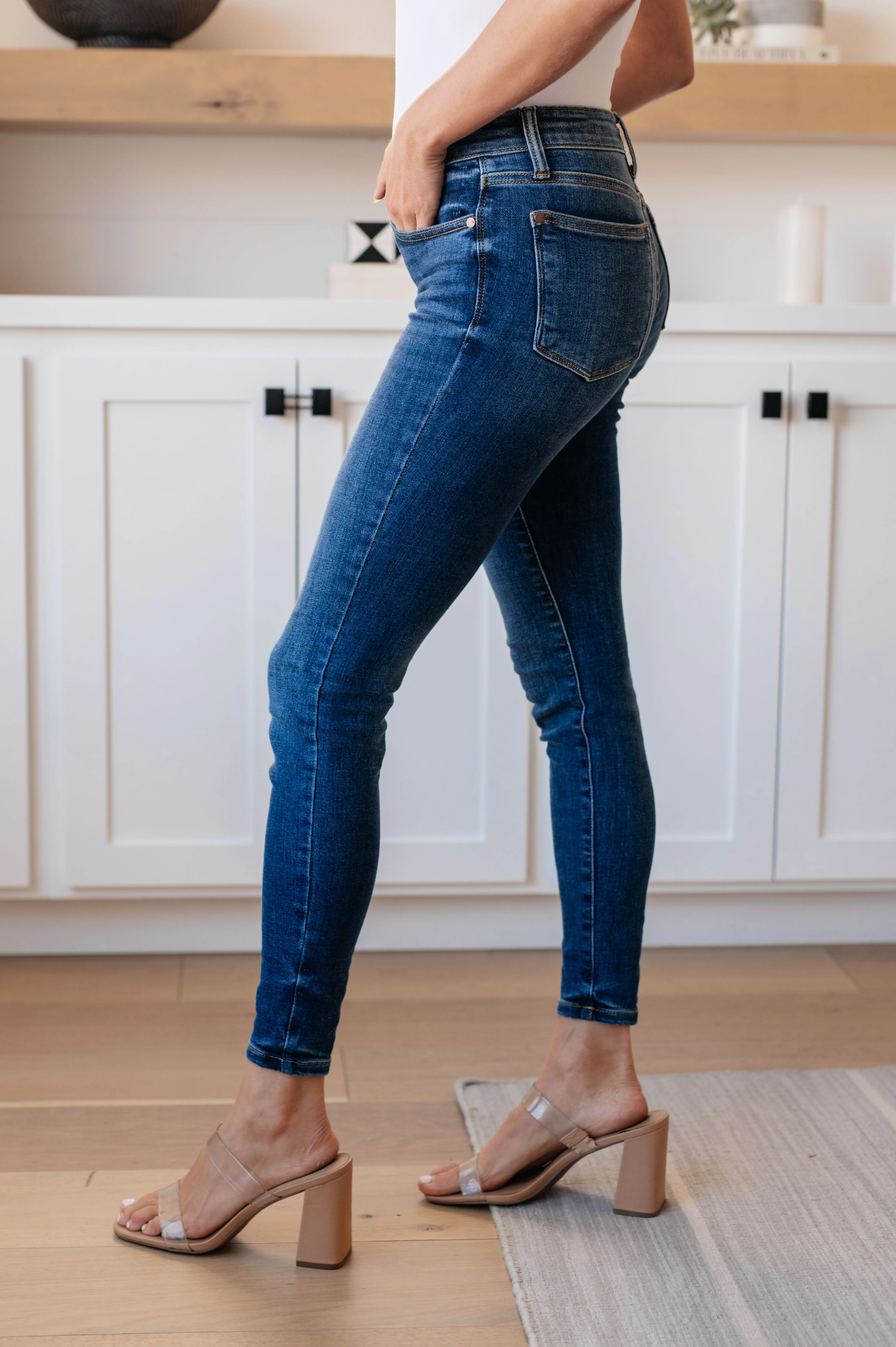 Judy Blue Maxine Mid-Rise Skinny Jeans - Makeswep